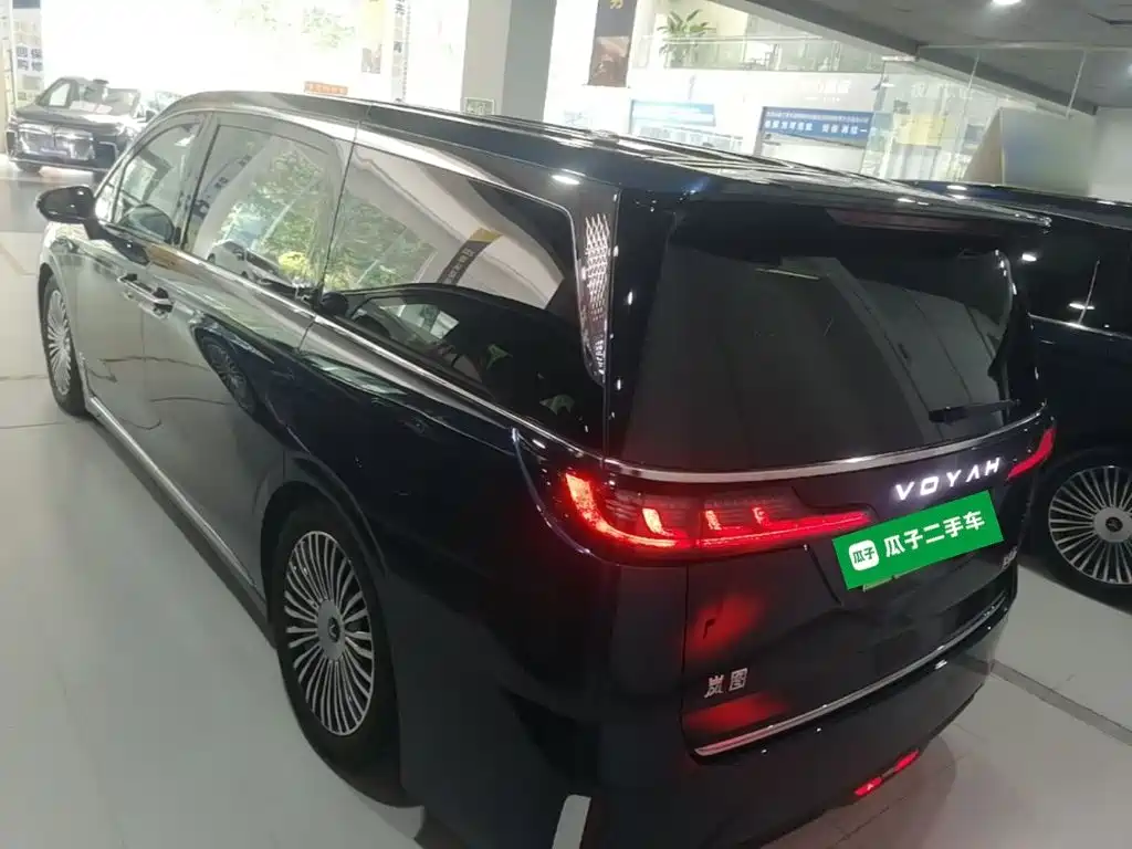 Voyah Dreamer PHEV 4 WD Flagship Kunpeng