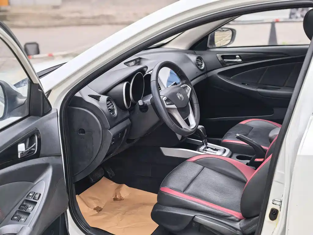 Eado XT 1.6 L Auto Handsome Cool CN-IV