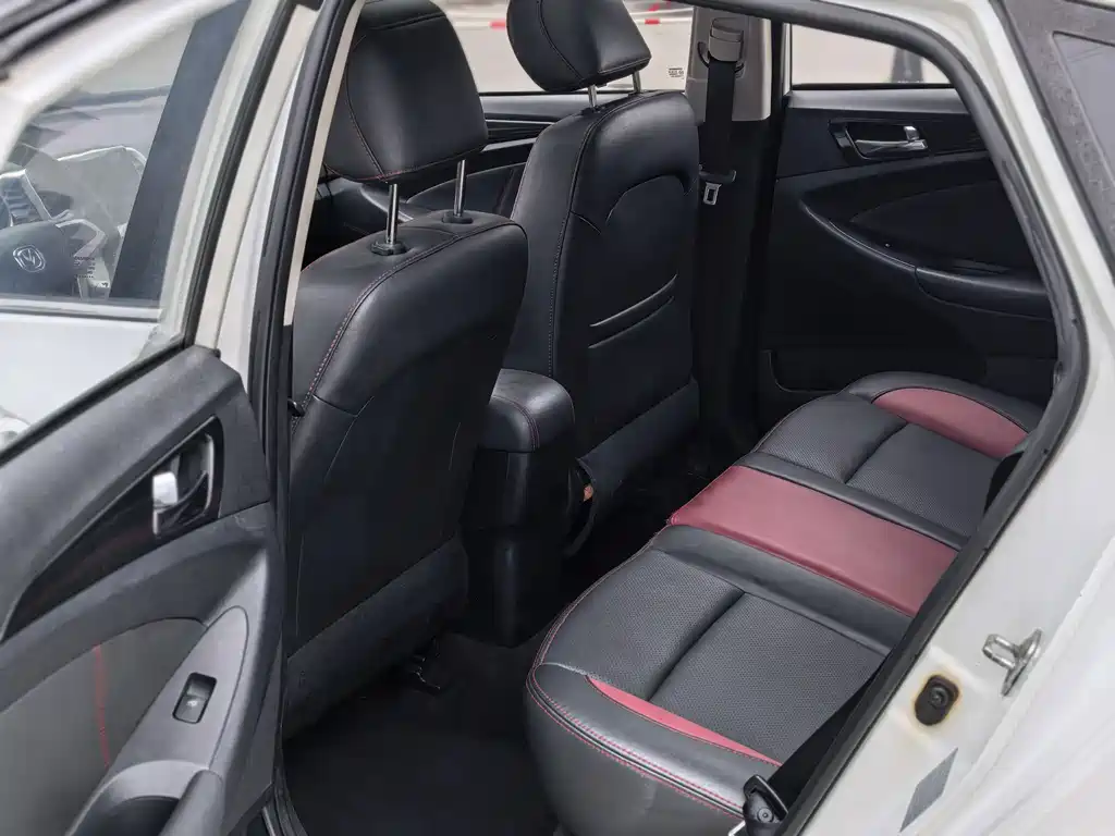 Eado XT 1.6 L Auto Handsome Cool CN-IV