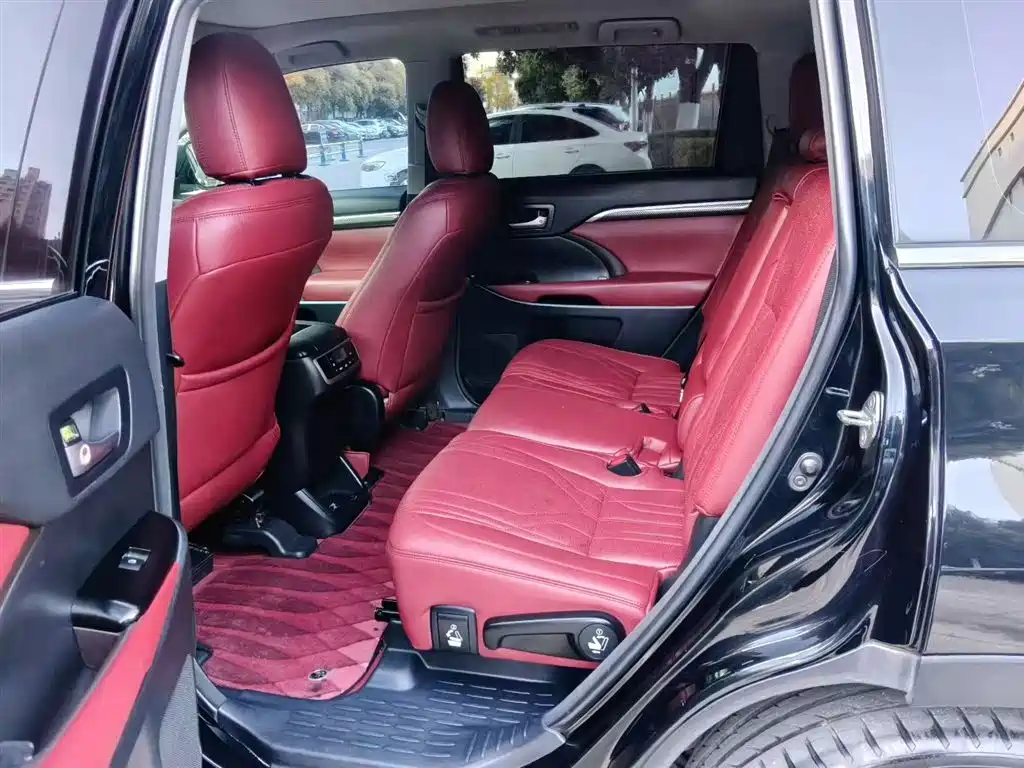 Highlander 2.0 T 4 WD Luxury 7-seat
