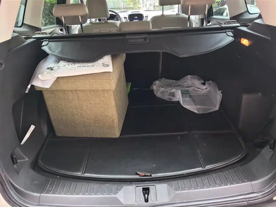 Kuga 2.0 L GTDi 4 WD Distinguished