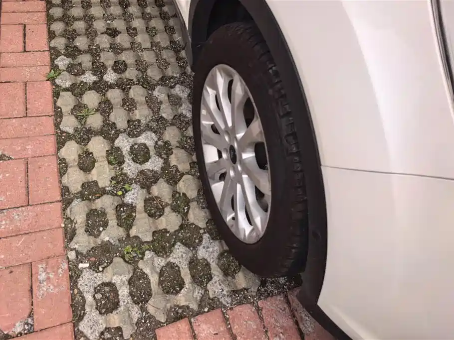 Kuga 2.0 L GTDi 4 WD Distinguished