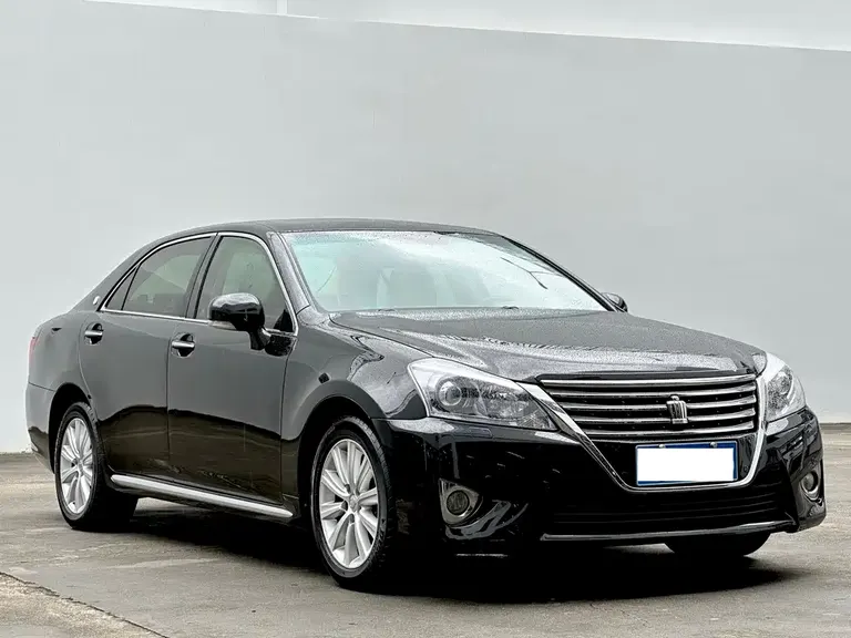 Toyota Crown 2.5 L Royal Leather