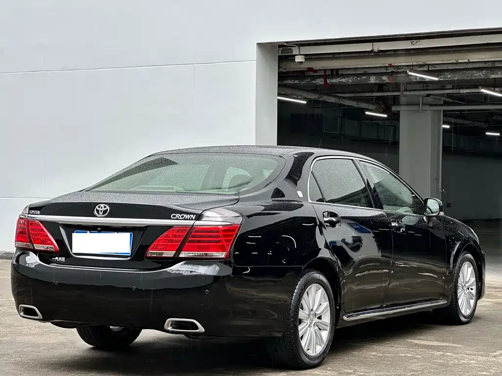 Crown 2.5 L Royal Leather