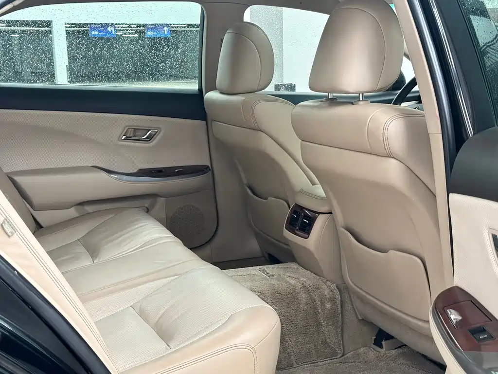 Crown 2.5 L Royal Leather