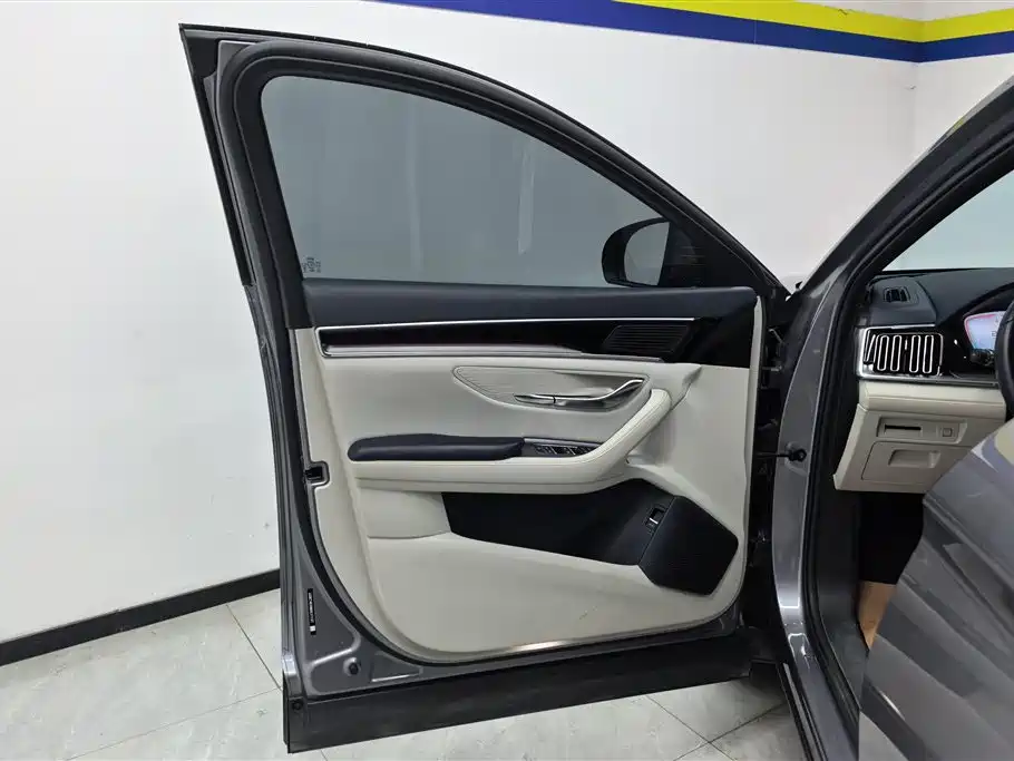 Song PLUS NEV Glory DM-i 110 km Flagship PLUS
