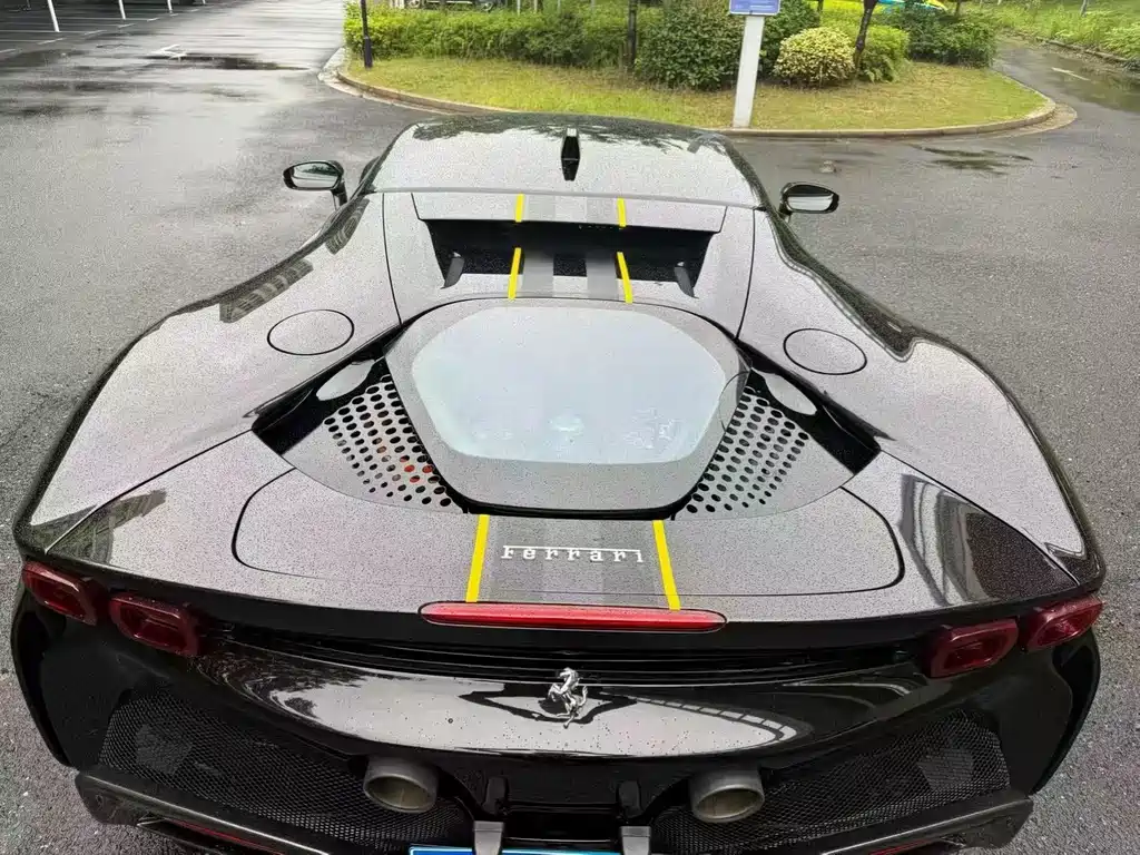 SF90 3.9 T V8 Stradale