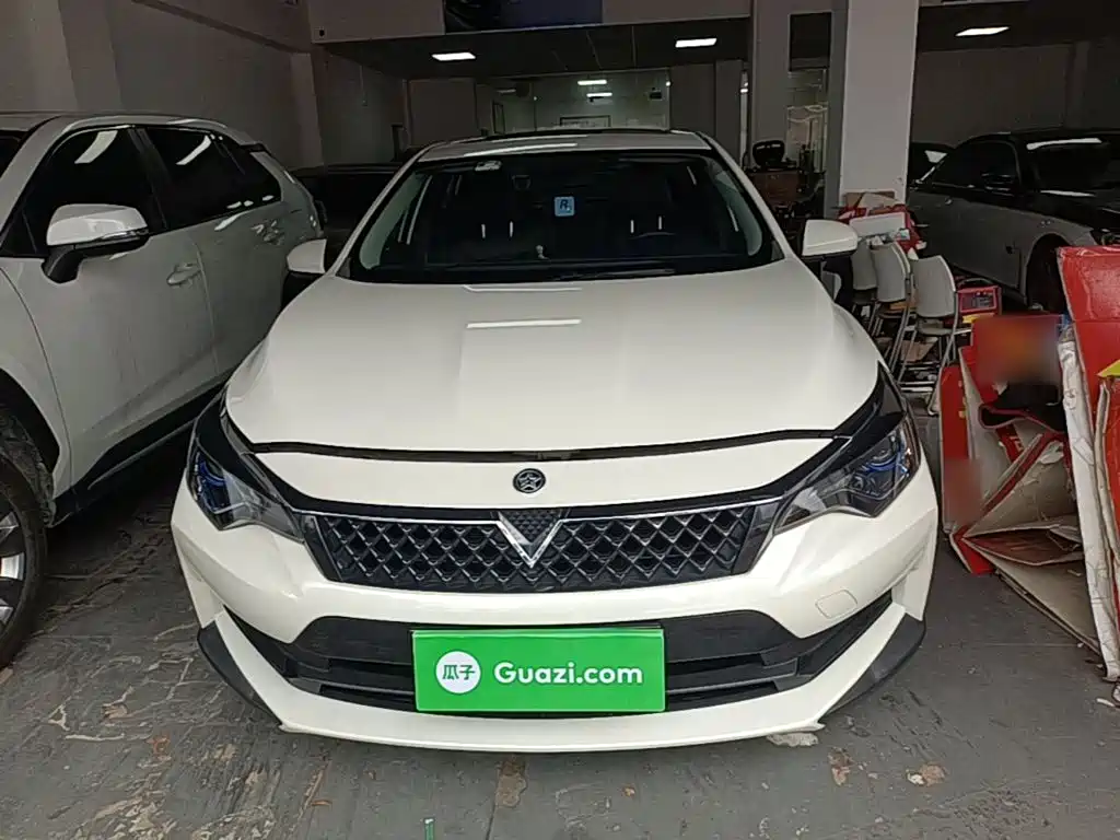 Venucia D60 1.6 L XE CVT Smooth Travel