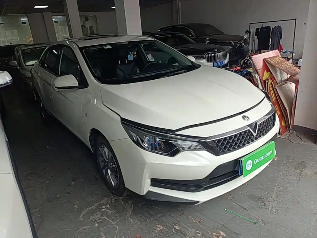 Venucia D60 1.6 L XE CVT Smooth Travel
