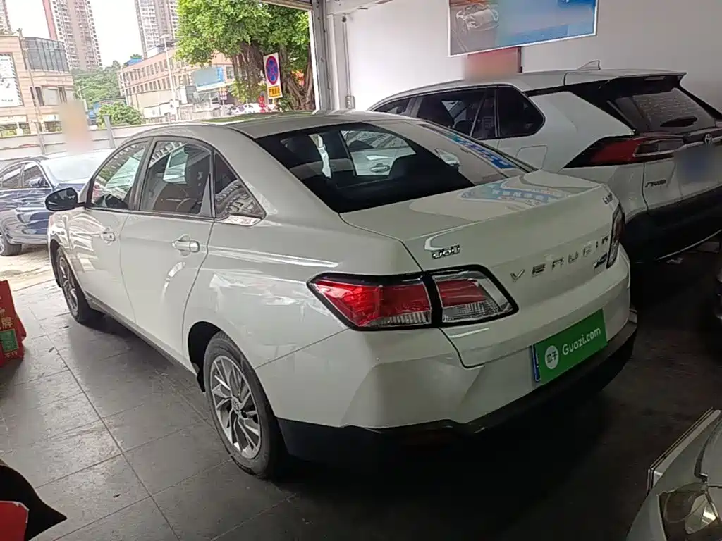 Venucia D60 1.6 L XE CVT Smooth Travel