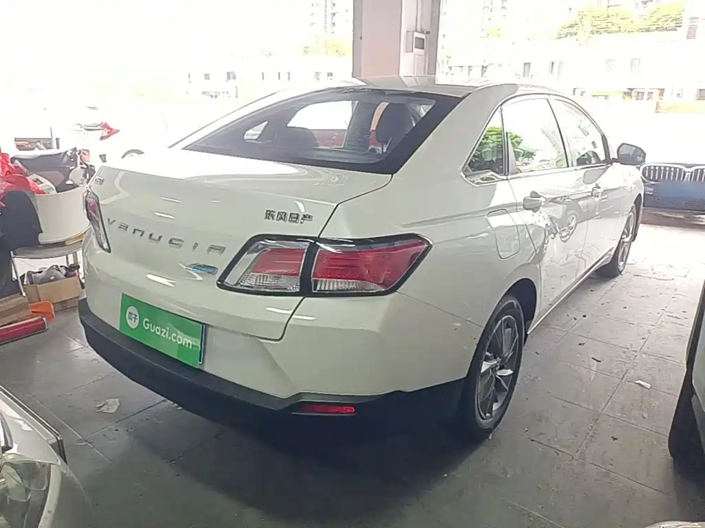Venucia D60 1.6 L XE CVT Smooth Travel