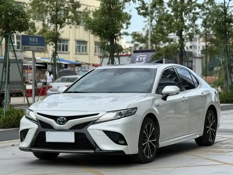 Toyota Camry Dual Engine 2.5 HS Sharp Style CN-V