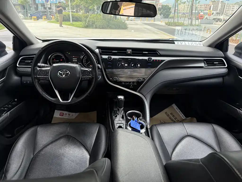 Camry Dual Engine 2.5 HS Sharp Style CN-V