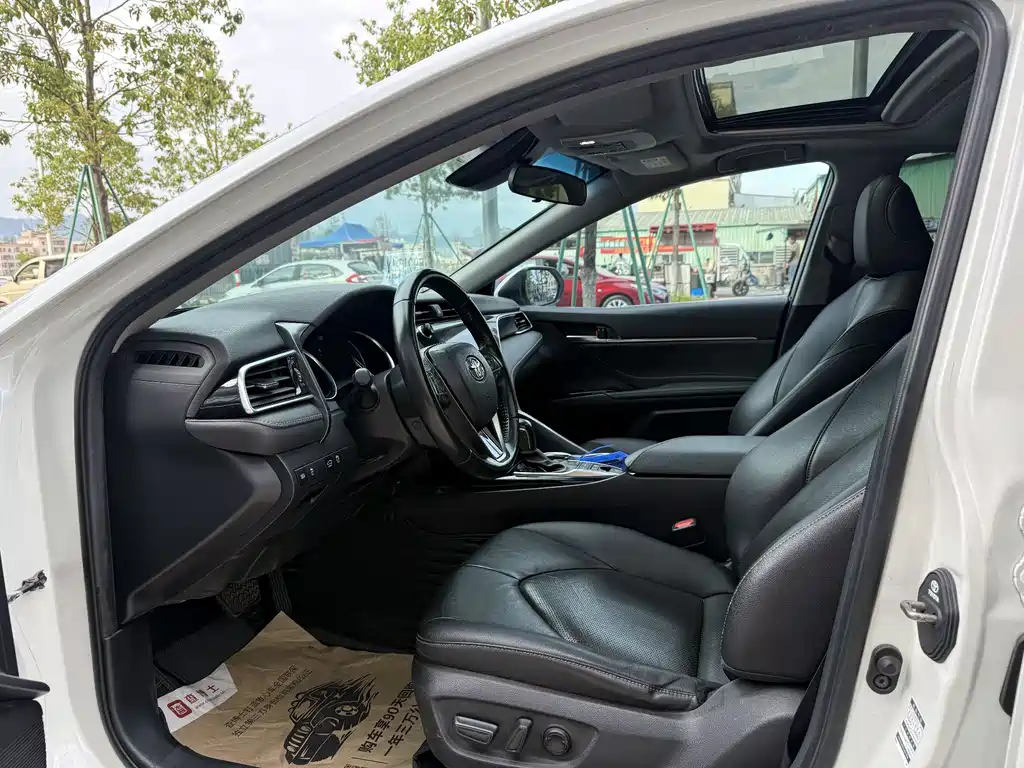 Camry Dual Engine 2.5 HS Sharp Style CN-V