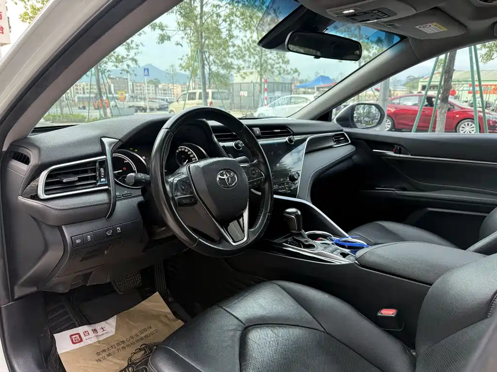 Camry Dual Engine 2.5 HS Sharp Style CN-V