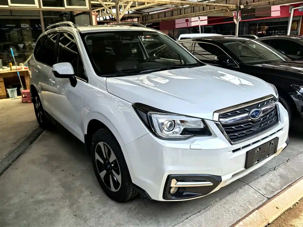Forester 2.5 i Luxury Special