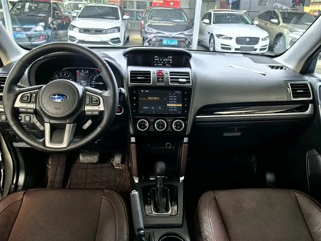 Forester 2.5 i Luxury Special