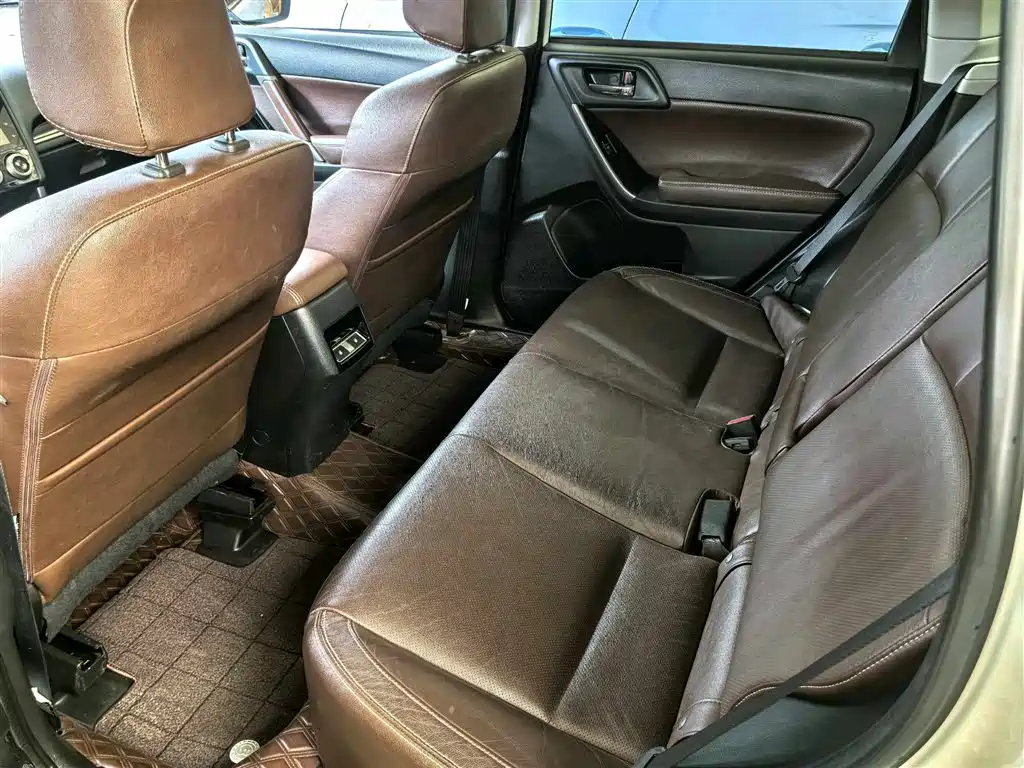 Forester 2.5 i Luxury Special