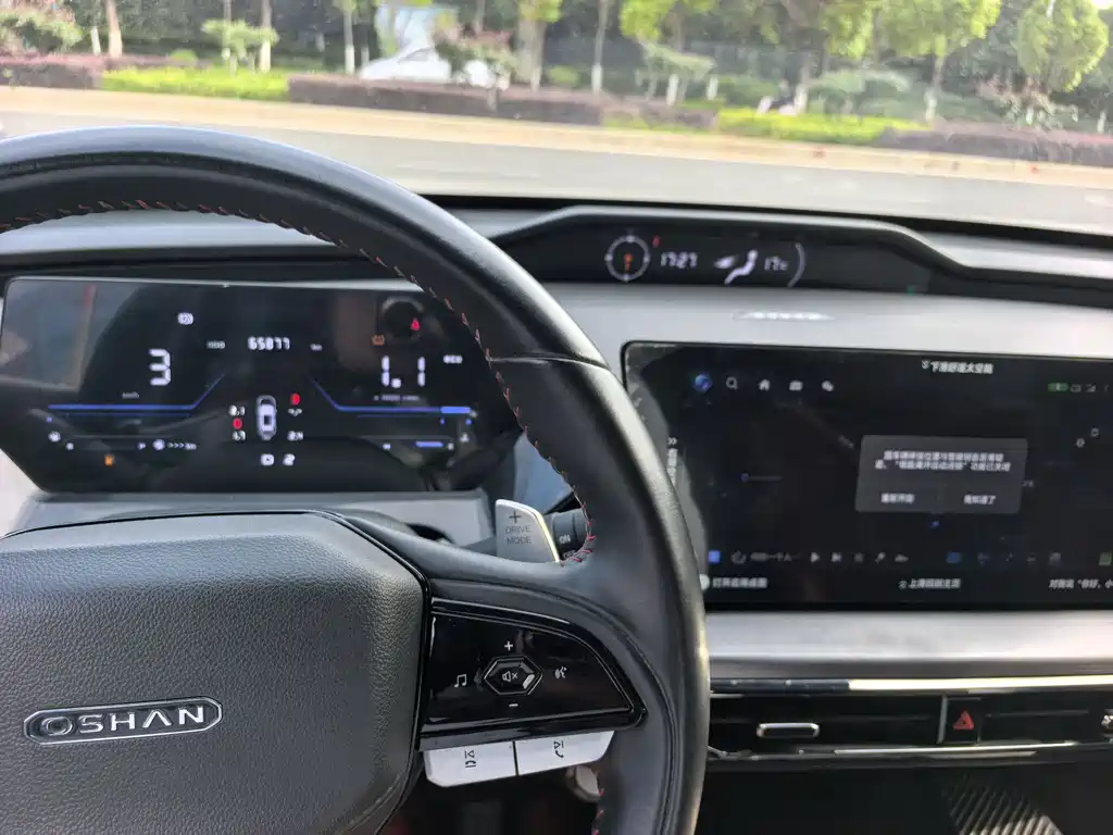 Changan Oshan Z6 Blue Whale 1.5 T DCT Smart Enjoyment