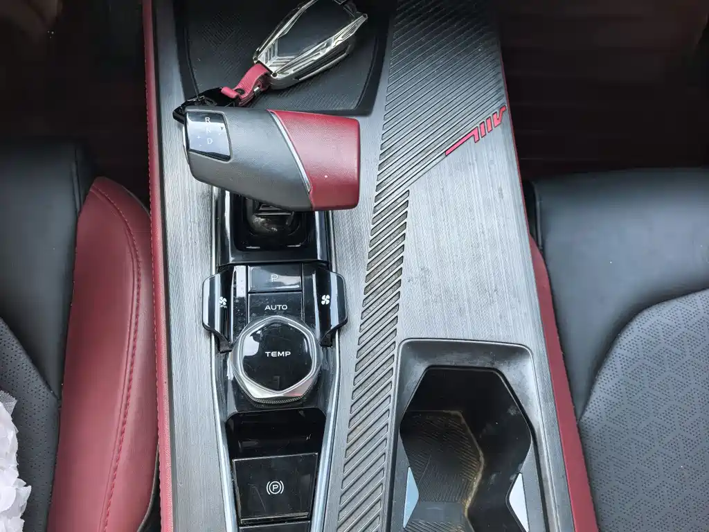 Changan Oshan Z6 Blue Whale 1.5 T DCT Smart Enjoyment