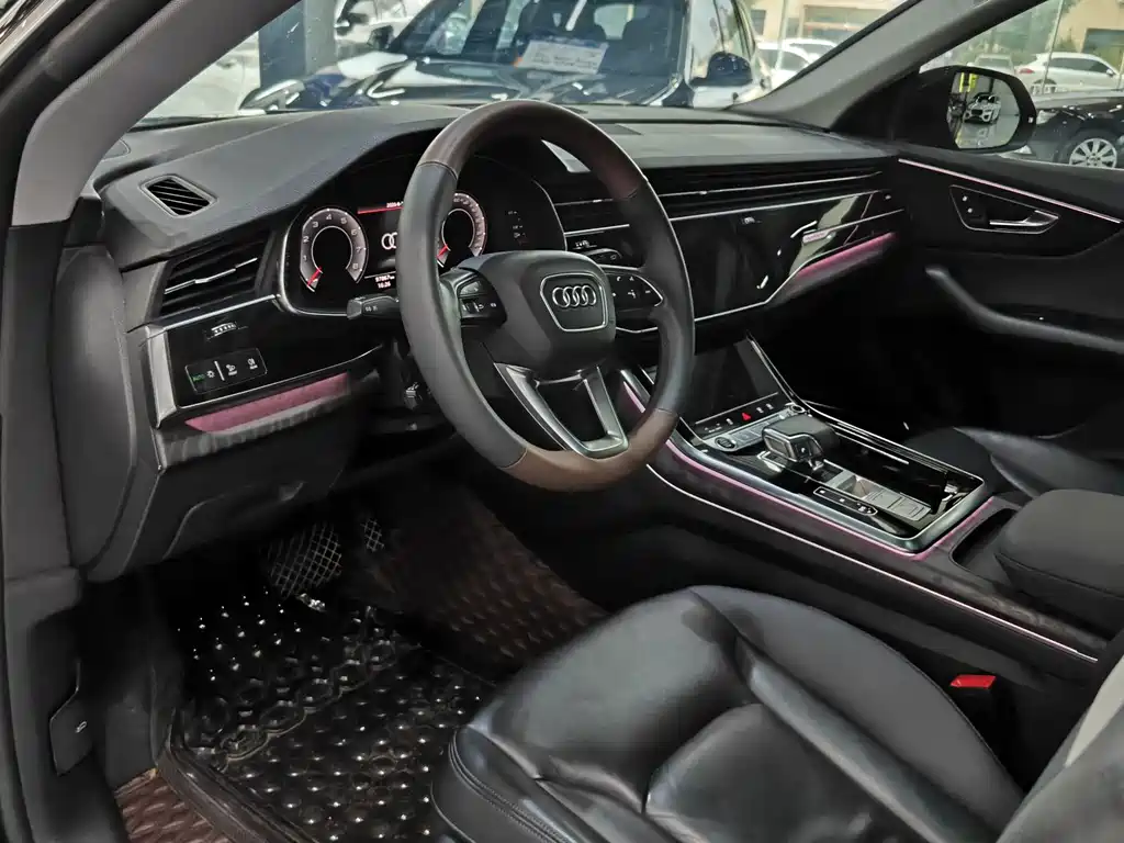 Audi Q8 55 TFSI Luxury Dynamic
