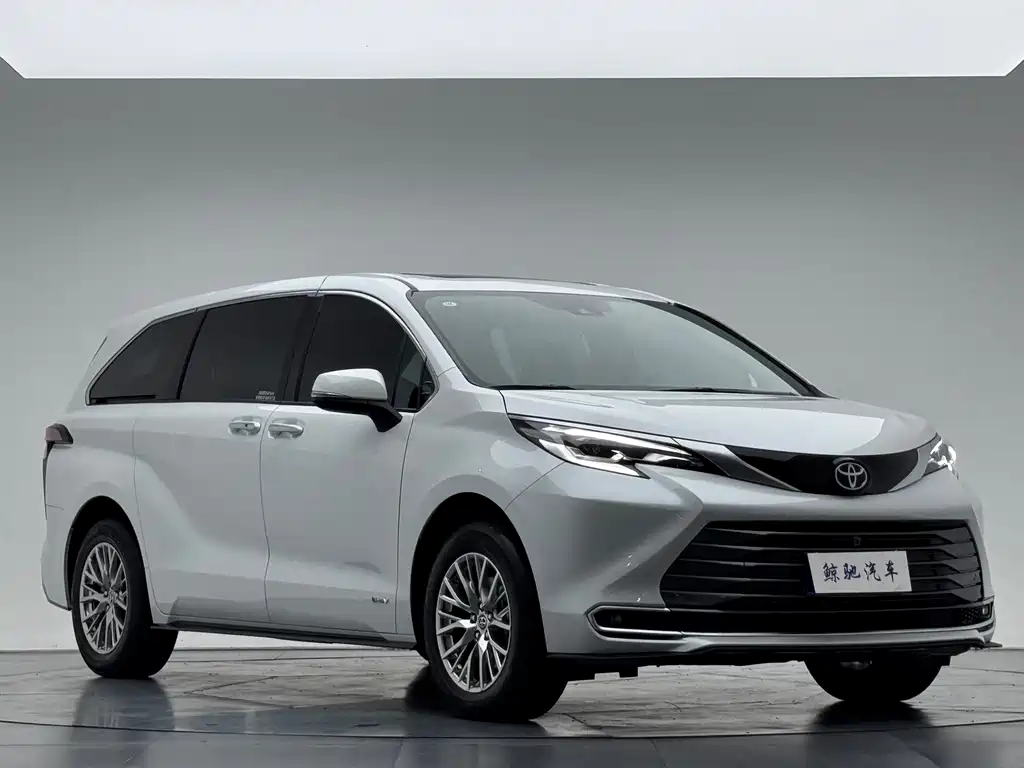 Sienna 2.5 L Hybrid 4 WD Distinguished