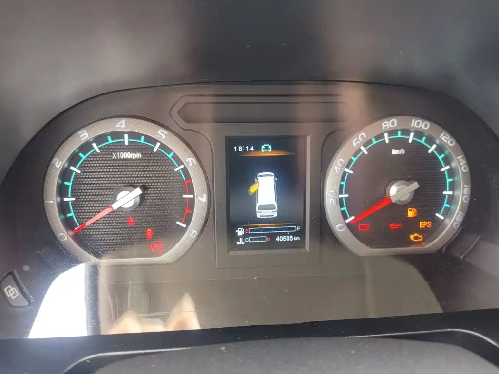 Lingzhi M5 L 1.6 L Luxury 7-seat