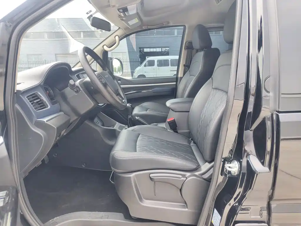 Lingzhi M5 L 1.6 L Luxury 7-seat
