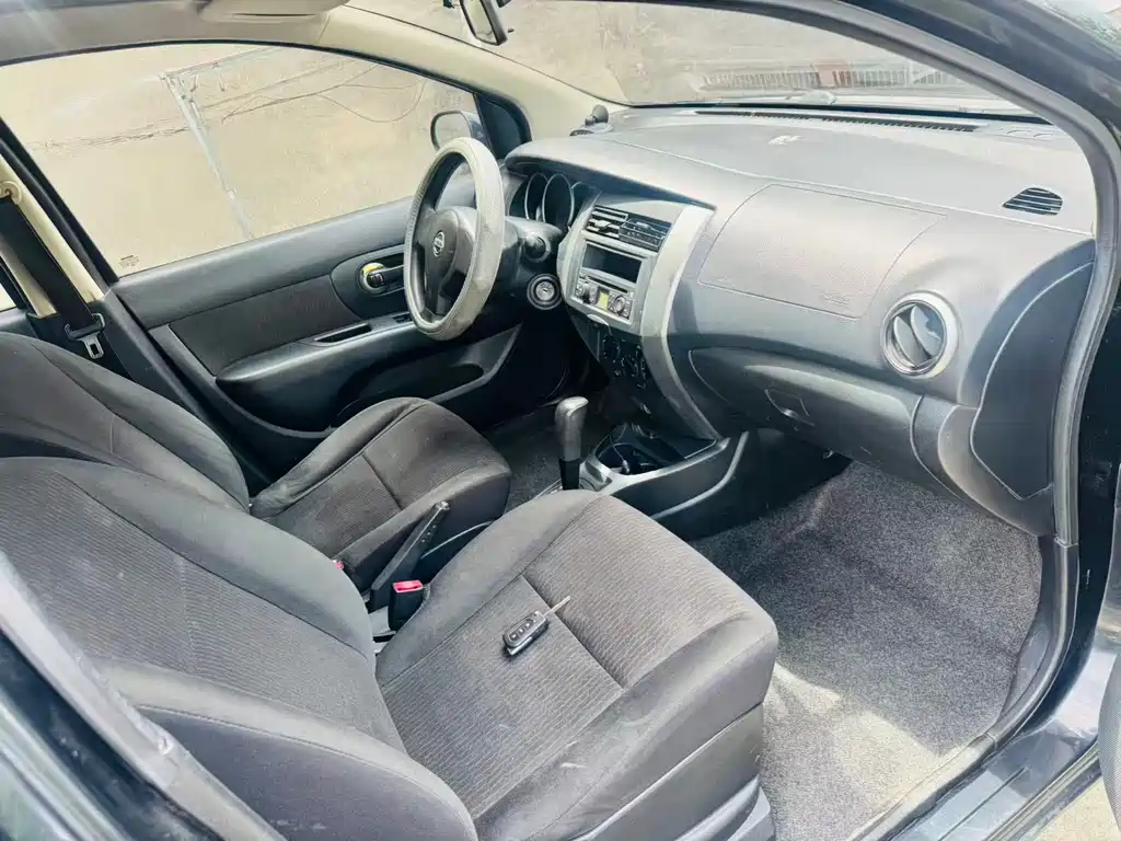 Livina 骊威 2010款 劲悦版 1.6 L 自动超能型