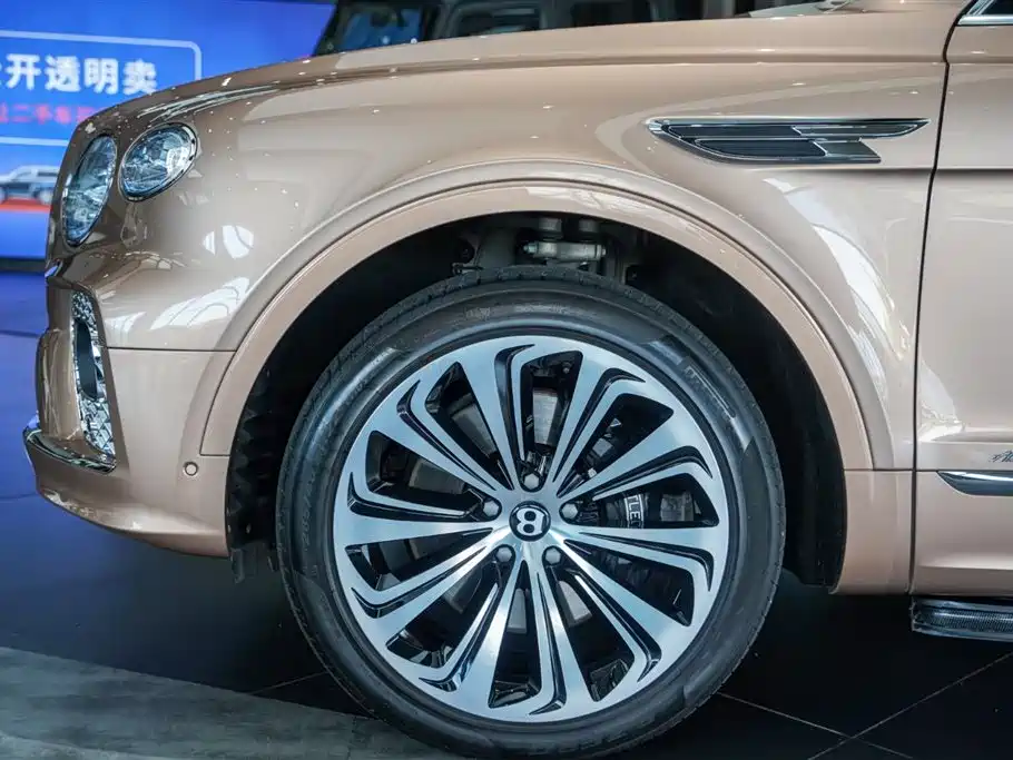 Bentayga 4.0 T V8 LWB Range Elegant Degree