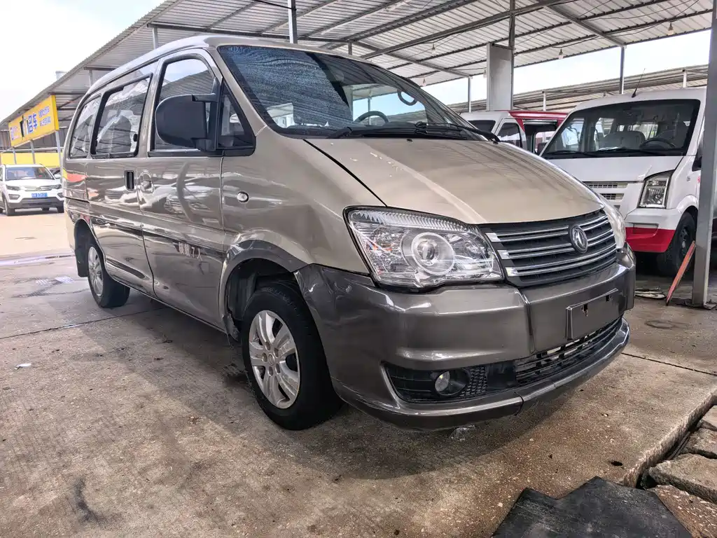 Lingzhi M3 1.6 L 7-seat Standard