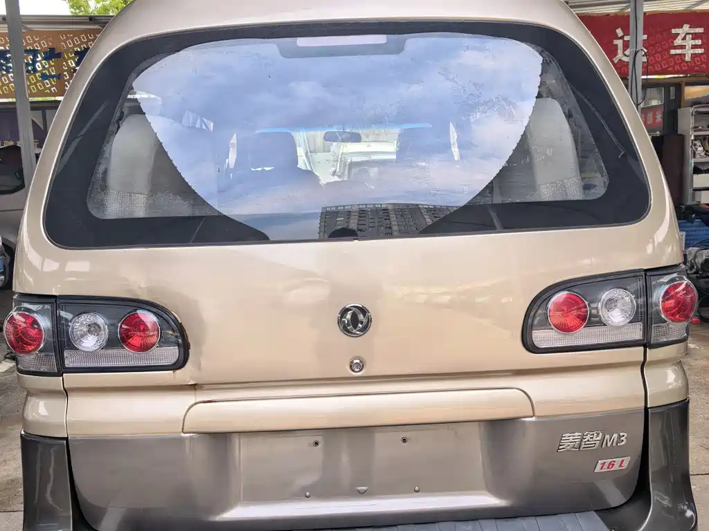 Lingzhi M3 1.6 L 7-seat Standard