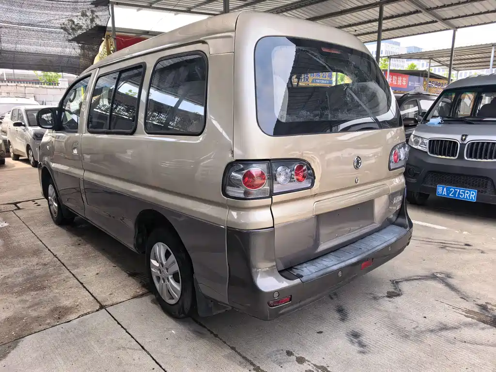 Lingzhi M3 1.6 L 7-seat Standard
