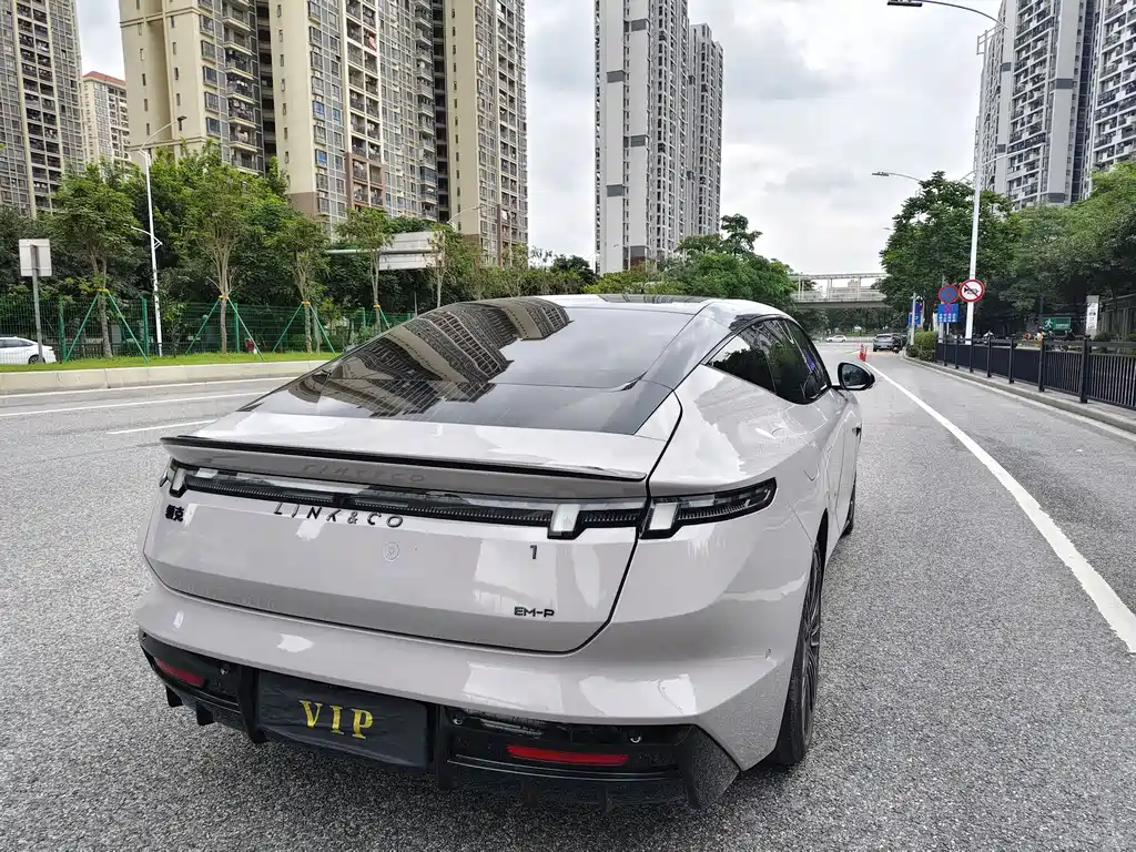 Lynk & Co 10 EM-P 领克10 2025款 240四驱Ultra