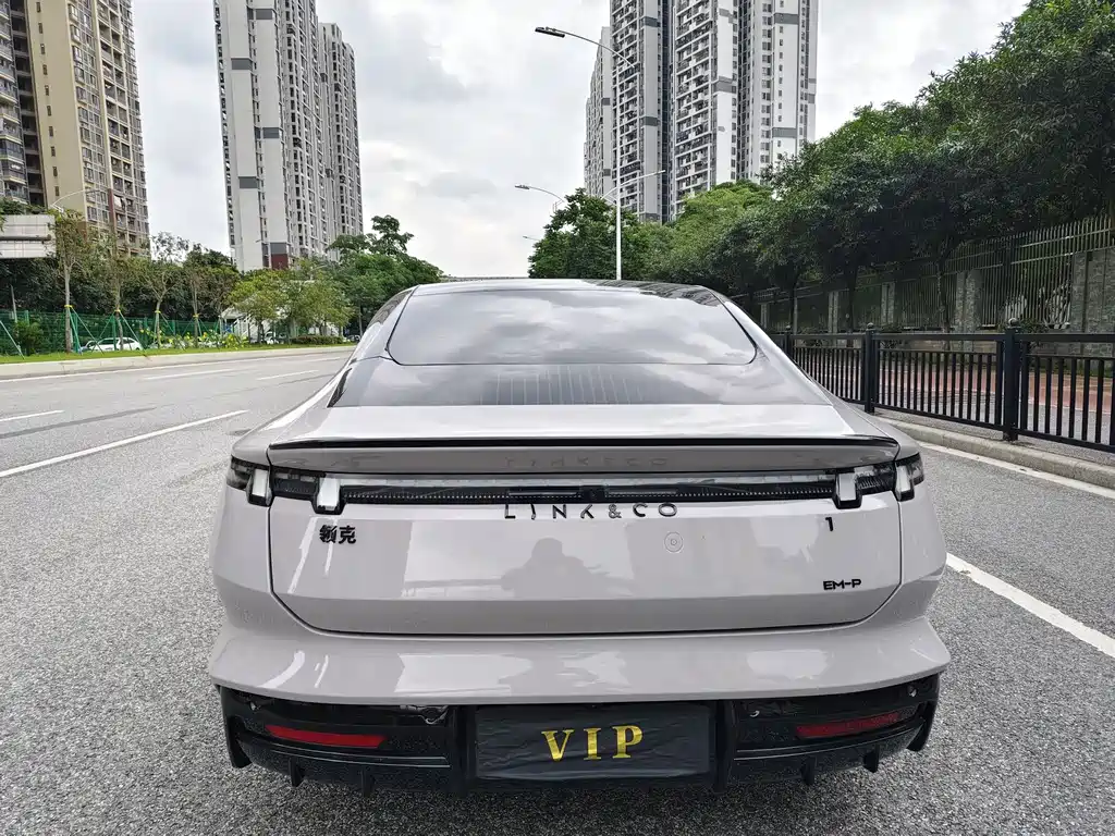 Lynk & Co 10 EM-P 领克10 2025款 240四驱Ultra