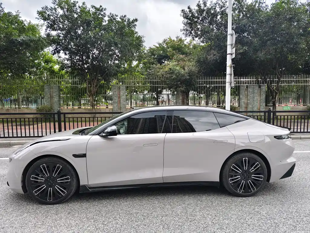 Lynk & Co 10 EM-P 领克10 2025款 240四驱Ultra