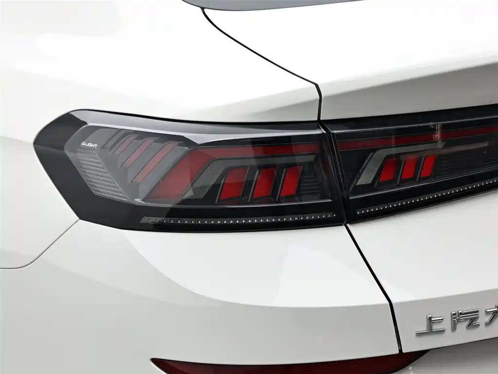 Lamando Lamando L 280 TSI DSG Spicy Cool