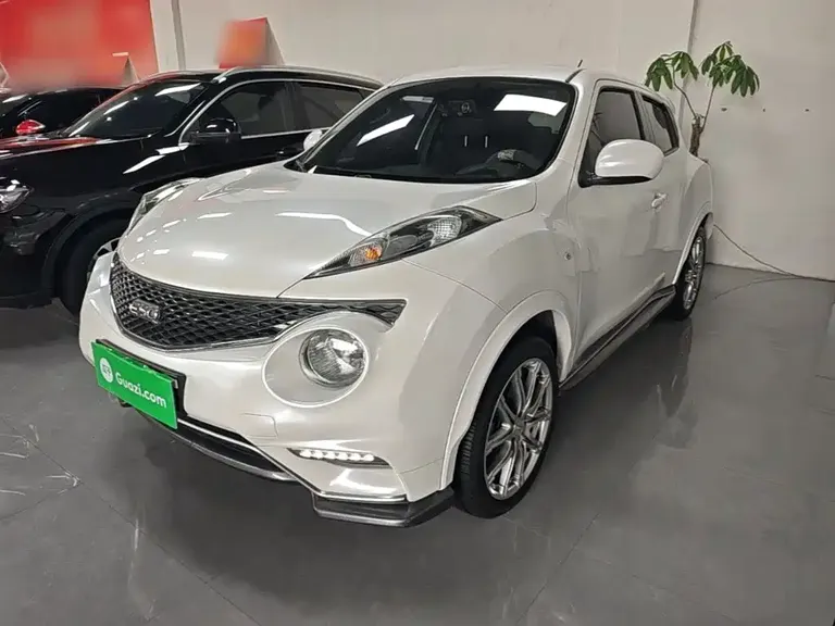 Infiniti ESQ 1.6 L Personality