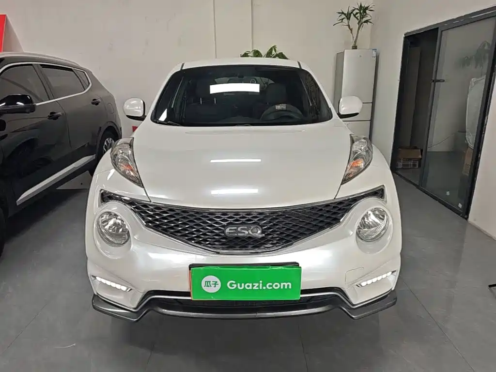 Infiniti ESQ 1.6 L Personality