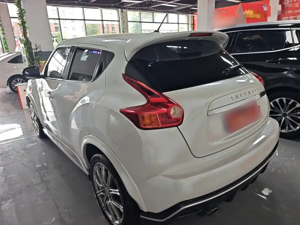 Infiniti ESQ 1.6 L Personality