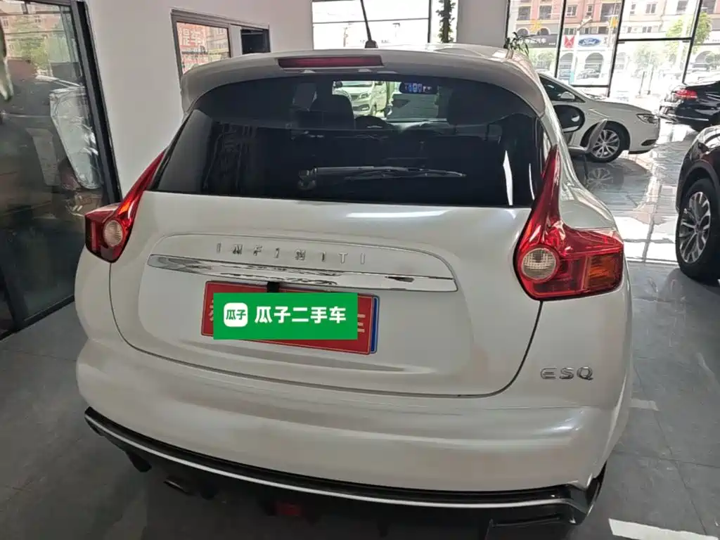 Infiniti ESQ 1.6 L Personality