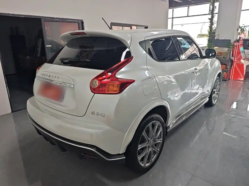 Infiniti ESQ 1.6 L Personality