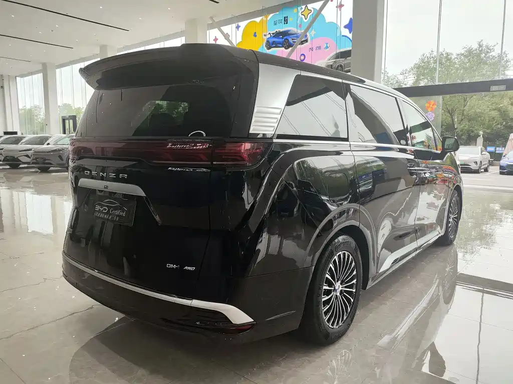 Denza D9 DM-i 970 4 WD Flagship