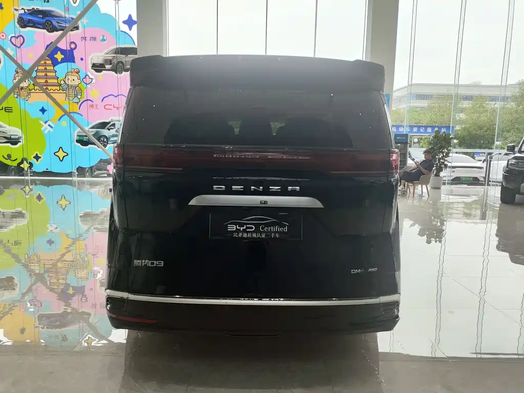Denza D9 DM-i 970 4 WD Flagship