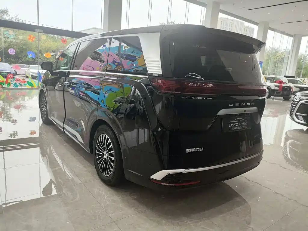 Denza D9 DM-i 970 4 WD Flagship