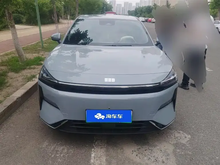 Geely Galaxy L6 125 km PLUS Dragon