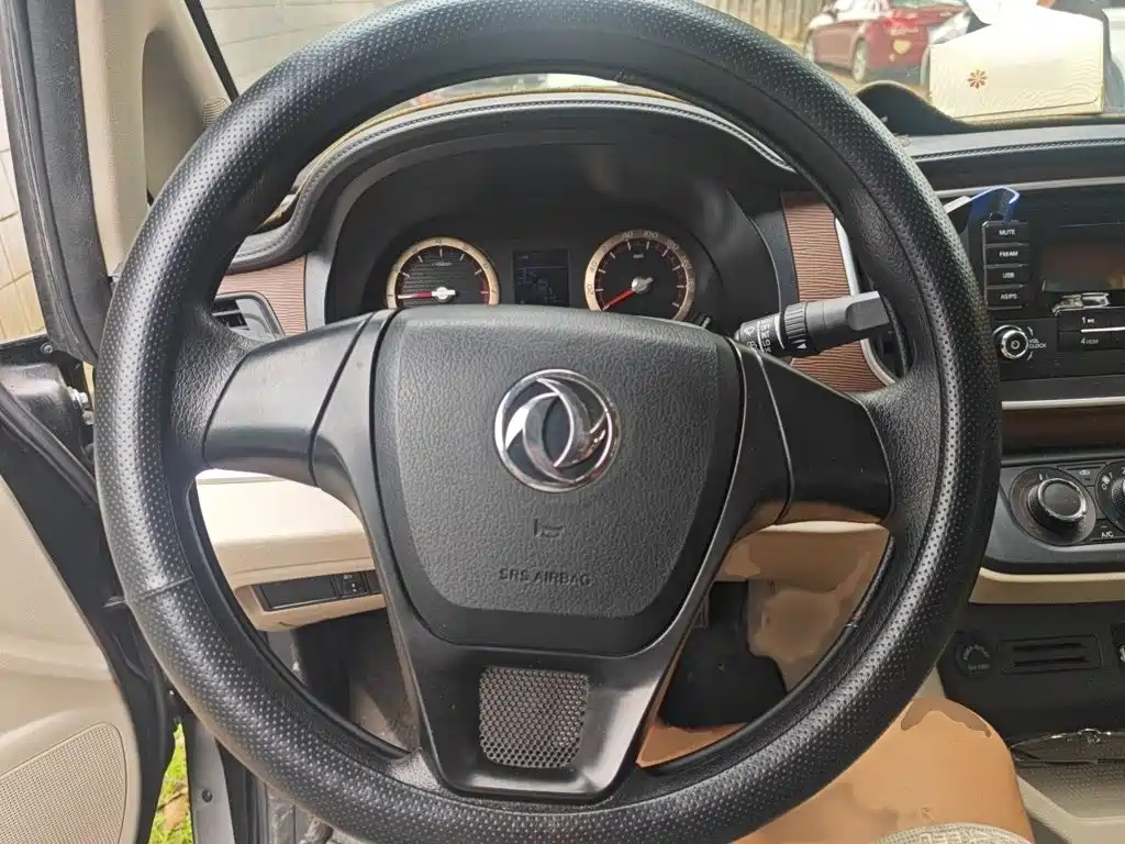 Lingzhi M5 L 1.6 L 7-seat Basic CN-VI