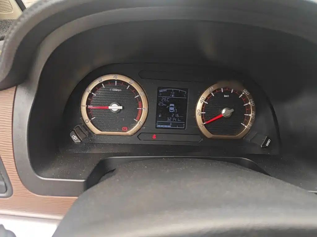 Lingzhi M5 L 1.6 L 7-seat Basic CN-VI
