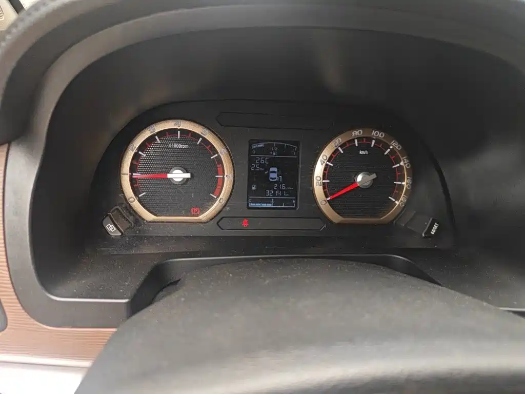 Lingzhi M5 L 1.6 L 7-seat Basic CN-VI