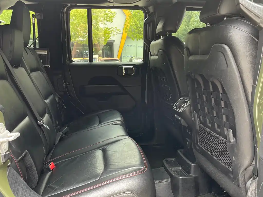 Wrangler 2.0 T Sahara 4-door